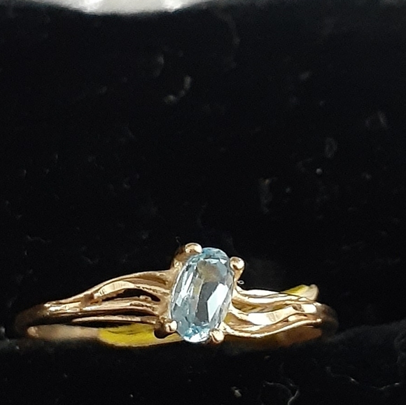 14K YELLOW GOLD OVAL BLUE TOPAZ RING NEW